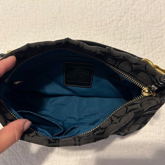 COACH PLEATED HAMPTONS SIGNATURE SHOULDER BAG - Picture 4 of 8